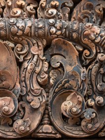 Banteay Srei - Ornament Detail eines Sturzes mit Ornamenten im Banteay Srei Tempel / Detail of a lintel with ornaments in Banteay Srei temple