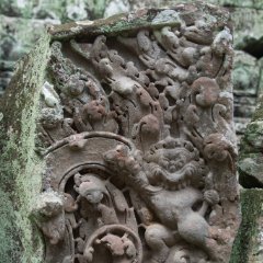 Banteay Kdei - carving details Flachrelief auf einem zerbrochenen Sturz / Bas relief on a broken pediment
