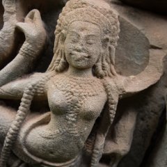 Banteay Kdei - carving details Basrelief mit tanzender Apsara / Basrelief of Dancing Apsara