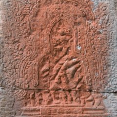 Banteay Kdei - carving details Unkenntlich gemachte Säulendekoration / Defaced pillar decoration