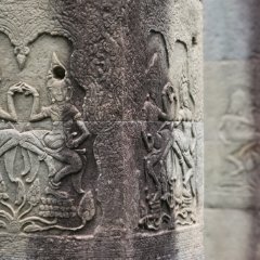 Banteay Kdei - Hall of Dancers Tanzende Apsaras im Flachrelief auf den Sandsteinsäulen von Banteay Kdei Temple / Dancing apsaras in bas-relief on the sandstone columns of Banteay Kdei Temple