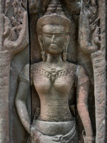 Devata of Banteay Kdei Flachrelief einer Devata im Banteay Kdei Tempel / Bas Relief of a Devata at Banteay Kdei Temple