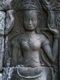 Devata of Banteay Kdei Skulptur einer Devata in einer Tempelwand im Banteay Kdei Tempel / Sculpture of a devata, in a temple wall at Banteay Kdei Temple