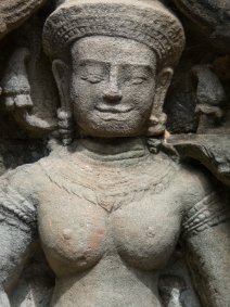 Devata of Banteay Kdei Flachrelief einer Devata im Banteay Kdei Tempel / Bas Relief of a Devata at Banteay Kdei Temple