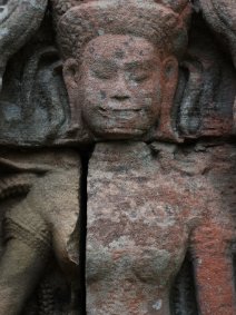 Devata of Banteay Kdei Flachrelief einer Devata im Banteay Kdei Tempel / Bas Relief of a Devata at Banteay Kdei Temple