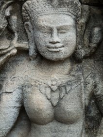 Devata of Banteay Kdei Skulptur einer Devata in einer Tempelwand im Banteay Kdei Tempel / Sculpture of a devata, in a temple wall at Banteay Kdei Temple