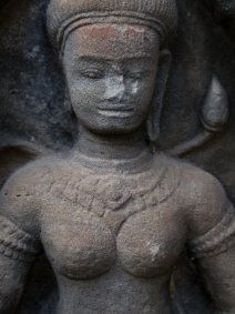 Devata of Banteay Kdei Flachrelief einer Devata im Banteay Kdei Tempel / Bas Relief of a Devata at Banteay Kdei Temple