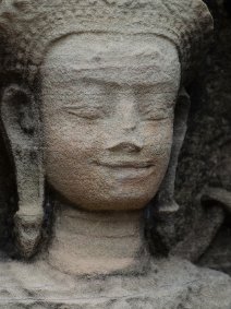 Faces of Banteay Kdei Gesicht einer Devata im Banteay Kdei Tempel / Face of a Devata at Banteay Kdei Temple
