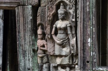 Walls of the Devata Devata Skulpturen an einer Wand im Banteay Kdei Tempel / Devata Sculptures at a Wall at Banteay Kdei Temple