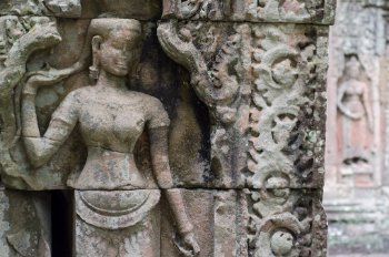 Walls of the Devata Devata Skulptur an einer Wand im Banteay Kdei Tempel / Devata Sculpture at a Wall at Banteay Kdei Temple