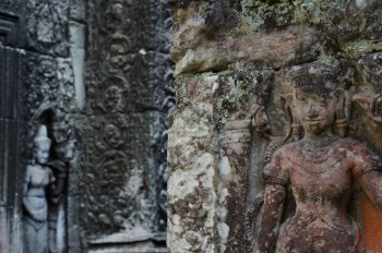 Walls of the Devata Devata Skulpturen an einer Wand im Banteay Kdei Tempel / Devata Sculptures at a Wall at Banteay Kdei Temple