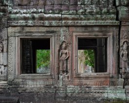 Banteay Kdei - Walls Wand mit Tempelfenstern - dekoriert mit Reliefs, Banteay Kdei Tempel / Wall with Temple Windows - decorated with Reliefs, Banteay Kdei Temple