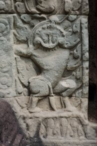 Banteay Prei Flachrelief mit Dämonischen Schutzwesen (Mischwesen Kala/Löwe), Banteay Prei Tempel / Bas-relief with demonic protective creatures (hybrid Kala/lion), Banteay...
