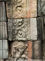 Banteay Prei Flachrelief mit Dämonischen Schutzwesen (Mischwesen Kala/Löwe), Banteay Prei Tempel / Bas-relief with demonic protective creatures (hybrid Kala/lion), Banteay...