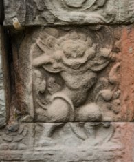 Banteay Prei Flachrelief mit Dämonischen Schutzwesen (Mischwesen Kala/Löwe), Banteay Prei Tempel / Bas-relief with demonic protective creatures (hybrid Kala/lion), Banteay...
