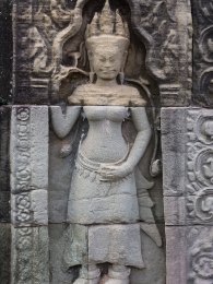 Banteay Prei Devata-Apsara mit Kopfschmuck an einer Tempelwand im Banteay Prei Tempel / Devata-Apsara with headdress on a temple wall in Banteay Prei Temple