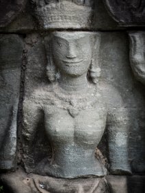 Banteay Prei Devata mit sanftem Lächeln, Banteay Prei Tempel / Devata with a gentle smile, Banteay Prei Temple