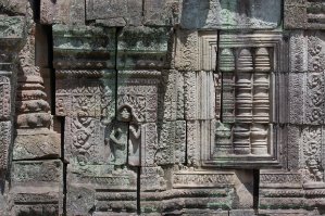 Banteay Prei Tempelwand mit Devatas im Banteay Prei Tempel / Temple Wall with Devatas at Banteay Prei Temple