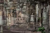 Banteay Prei Tempelwand mit Devatas im Banteay Prei Tempel / Temple wall with Devatas at Banteay Prei Temple