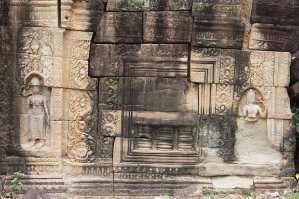 Banteay Prei Tempelwand mit Devatas im Banteay Prei Tempel / Temple wall with Devatas at Banteay Prei Temple