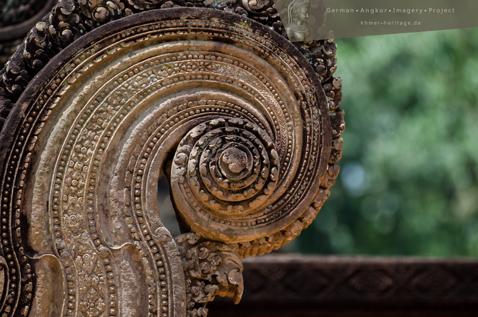 Banteay Srei Garuda