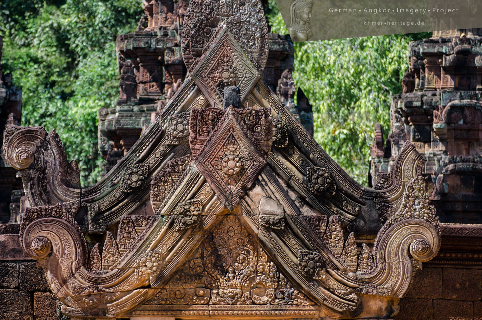 Banteay Pediment