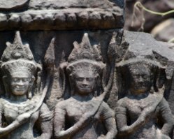 Banteay Thom Pediment - Buddha with female worshippers