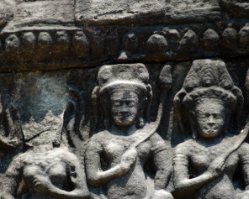 Banteay Thom Pediment - Buddha with female worshippers