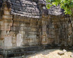 Banteay Thom Gopuram with Devatas at Banteay Thom Temple