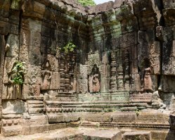 Banteay Thom Wall with Devatas at Banteay Thom Temple