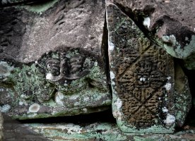 Preah Pithu Tempel T (481)  Fragment eines Reliefs im Tempel T (481) / Fragment of a relief  at temple T (481)