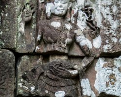 Preah Pithu Tempel T (481) Devata in den Ruinen von Tempel T (481) bei Preah Pithu / Devata in the ruins of Temple T (481) at Preah Pithu