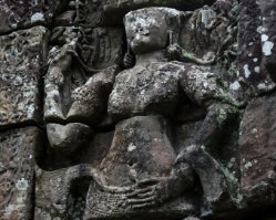 Preah Pithu Tempel T (481)  Devata in den Ruinen von Tempel T (481) bei Preah Pithu / Devata in the ruins of Temple T (481) at Preah Pithu