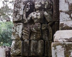 Preah Pithu Tempel T (481) Devata in den Ruinen von Tempel T (481) bei Preah Pithu / Devata in the ruins of Temple T (481) at Preah Pithu