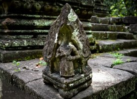 Preah Pithu Tempel V (484)  Kleine Statue in den Tempelruinen bei Preah Pithu / Small statue at Preah Pithu Group