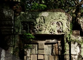 Preah Pithu Tempel Y (485)  Sturz im Tempel Y / Lintel at Temple Y