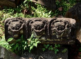 Preah Pithu Tempel Y (485)  Fragment im Tempel Y / Broken Fragment at Temple Y