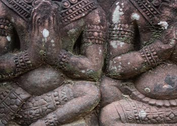 Preah Pithu worshippers