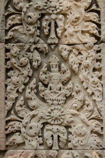 Thommanon Carving Dekorative Verzierung auf einem Pilaster im Thommanon Tempel / Decorative ornament on a pilaster at Thommanon Temple